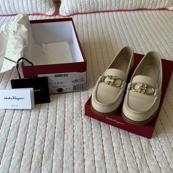 SALVATORE FERRAGAMO ROLO LOAFERS SHOE SZ 6 1/2 gently used excellent condition - Picture 3 of 11